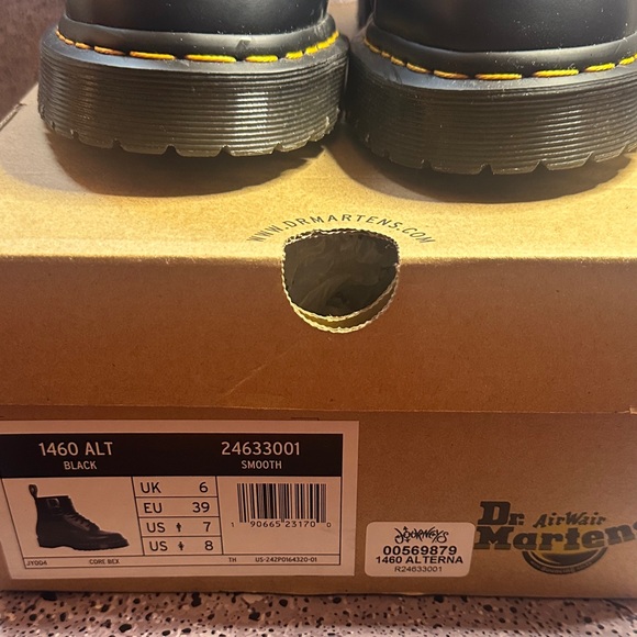 Dr. Martens Women’s Size 8 Black High Shine Leather boots - Picture 3 of 8